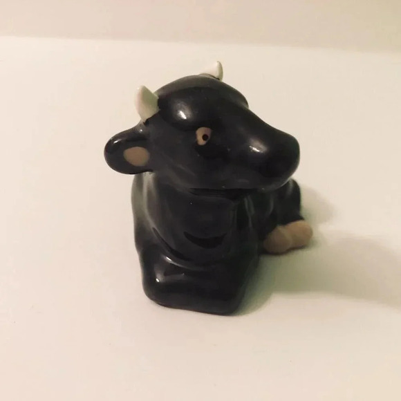 Vintage Ceramic Bull Cow Figurine Black 3.5  Inch Long Figure - Picture 2 of 9